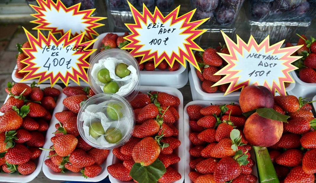 O kentte canı yaz meyvesi çekenlere özel getirtiyor! Yüksek fiyatı dolayısıyla taneyle satıyor 9